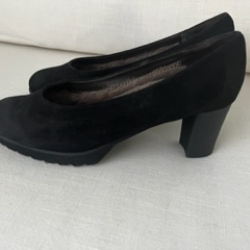 Shoes - Picture 3 of 4